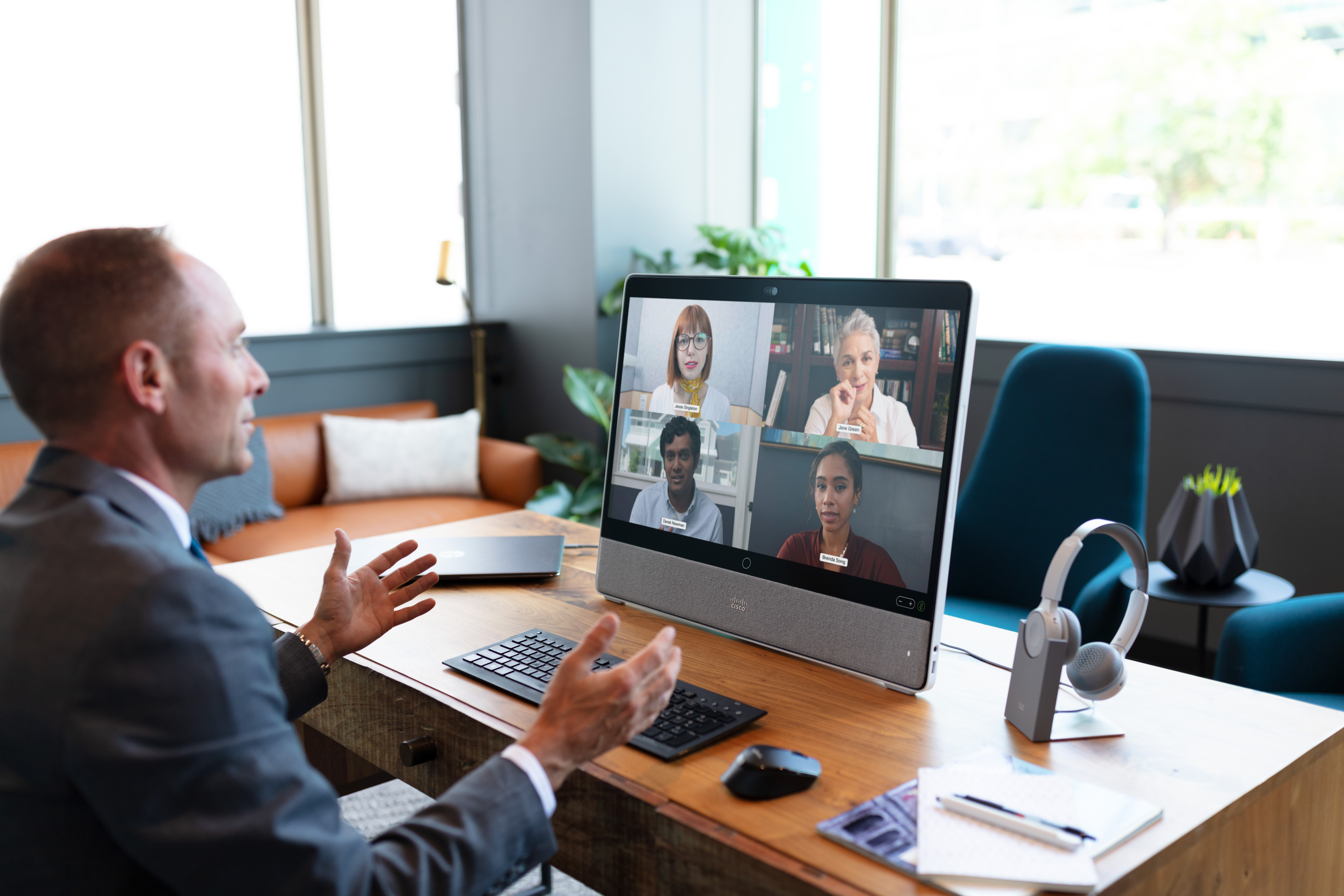 Управление из любой точки. Cisco WEBEX Desk Pro. Видеоконференции в бизнесе. Сервисы для проведения видеоконференций. Видеоконференция с сотрудниками.
