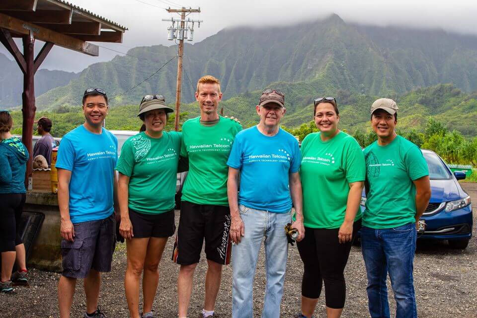 Group photo of employees participating in Day in the Community in Hawaii